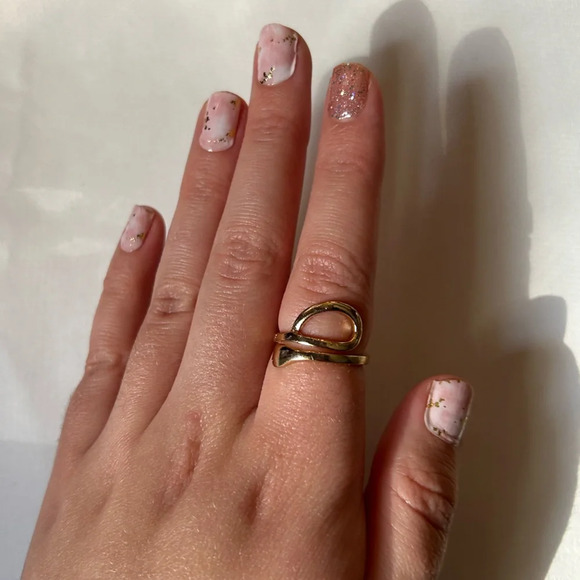 3/$20 Gold Tone Hoop Abstract Designed Ring Size 6 - Picture 1 of 3